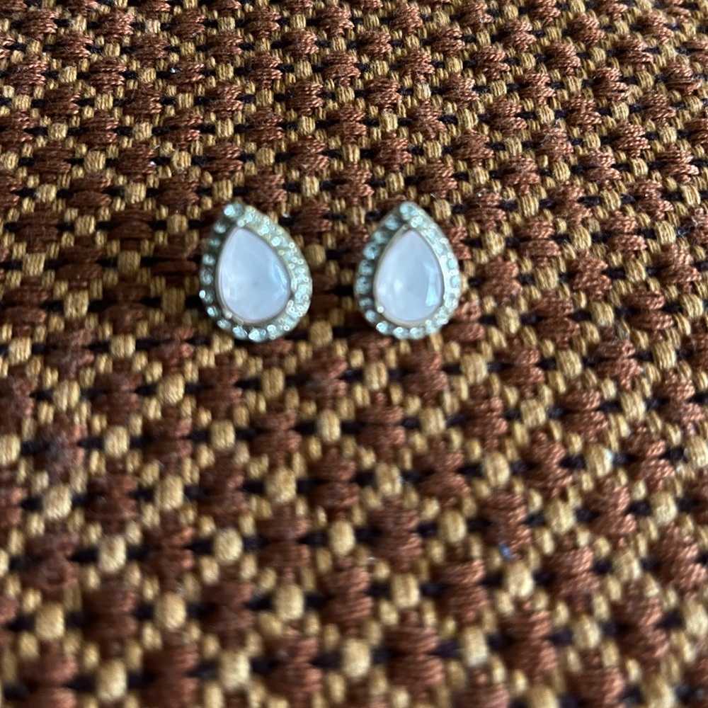 Light pink rhinestone studs